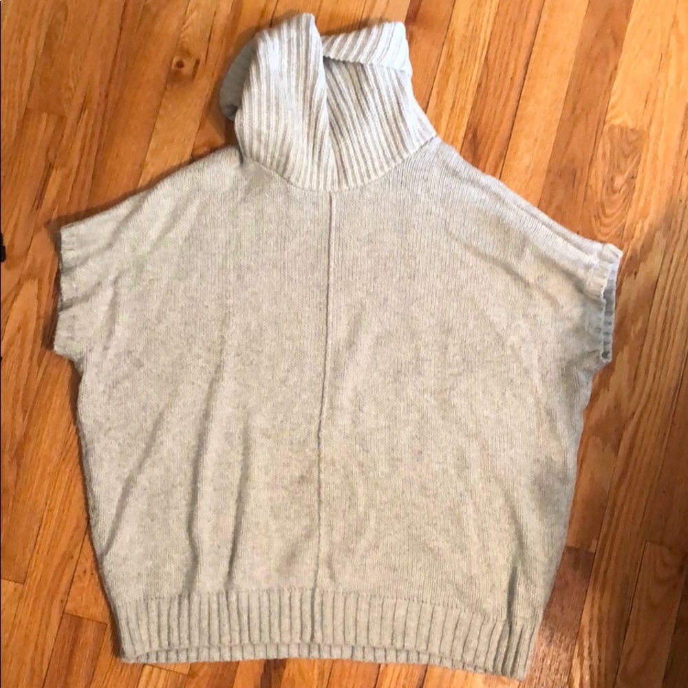 Grey short sleeve sweater